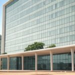 Prédio da Agência do Trabalhador em Brasília, oferecendo 766 vagas de emprego com salários até R$ 3,5 mil.