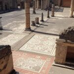 Escavações revelando segredos da arquitetura romana com tecnologias avançadas em sítio histórico.