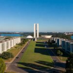 Vista aérea da Esplanada dos Ministérios em Brasília, simbolizando o novo Plano Diretor de Ordenamento Territorial no DF.