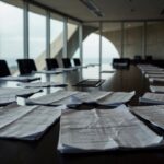 Edifício da Câmara Legislativa do DF em Brasília sob céu nublado, representando críticas ao presidente do BRB por falhas em transparência e gestão.