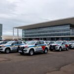 Edifício da CLDF com viaturas da Polícia Civil do DF, representando apoio a projeto de previdência e denúncias de falhas no sistema.