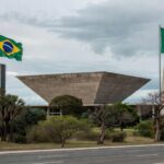 Edifício da CLDF em Brasília sob céu nublado, representando críticas à Procuradoria da Mulher e ineficácia em gênero.
