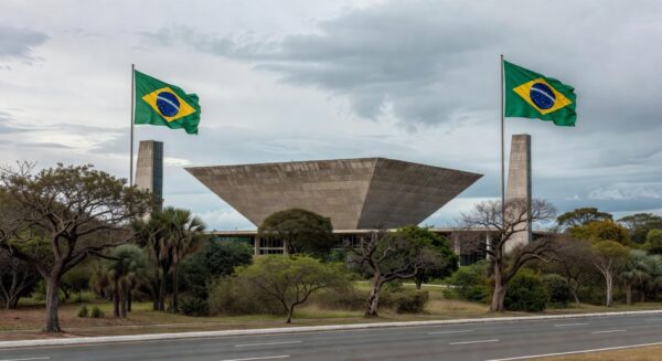 Edifício da CLDF em Brasília sob céu nublado, representando críticas à Procuradoria da Mulher e ineficácia em gênero.