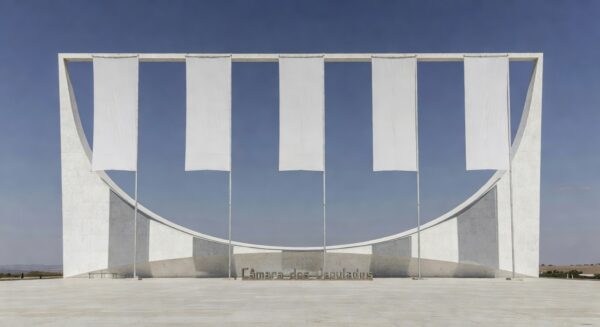 Fachada da Câmara Legislativa do DF sob céu nublado, representando violência crescente e impunidade na Procuradoria da Mulher.