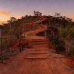 Um mês após a recuperação do filho, Tatiane Pacheco, 43, foi ao Morro da Capelinha para cumprir uma promessa (foto: Carlos Vieira ) - Carlos Vieira