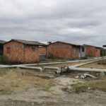 Casas em Fercal com medidores de água da Caesb e cobranças retroativas