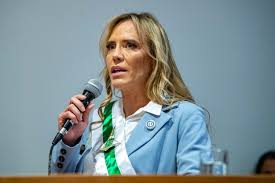 Celina Leão envia projeto que permite internar moradores de rua no DF