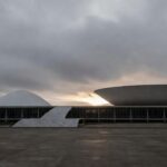 Congresso Nacional em Brasília ao entardecer, luto pela morte de ex-primeira-dama do DF
