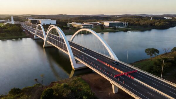 Ponte JK em Brasília com interdição parcial em dois horários