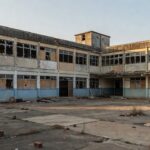 Escola pública precária no DF com infraestrutura deteriorada