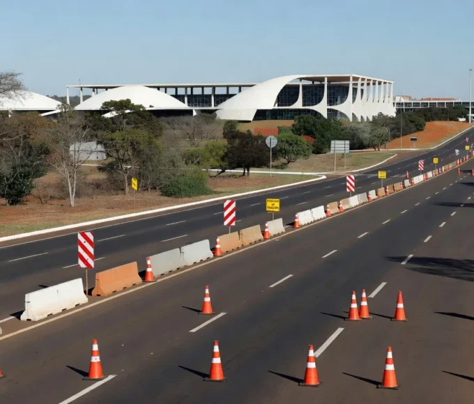 Vias do Plano Piloto interditadas para corrida em Brasília