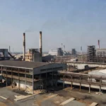 Zona industrial brasileira durante campanha eleitoral sobre indústria