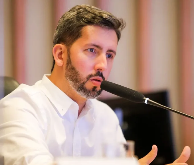 Leandro Grass critica primeiras internações compulsórias no DF