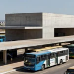 Rodoviária do Plano Piloto em Brasília com ônibus de transporte público