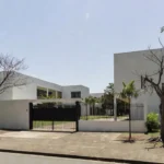 Fachada de escola particular em Brasília com arquitetura moderna